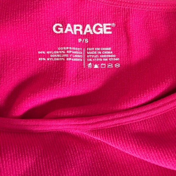 One shoulder crop top - Picture 2 of 3